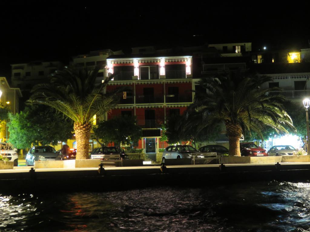 Casa Rosada Hotel Podgora Exterior foto
