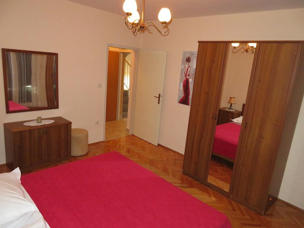 Casa Rosada Hotel Podgora Exterior foto